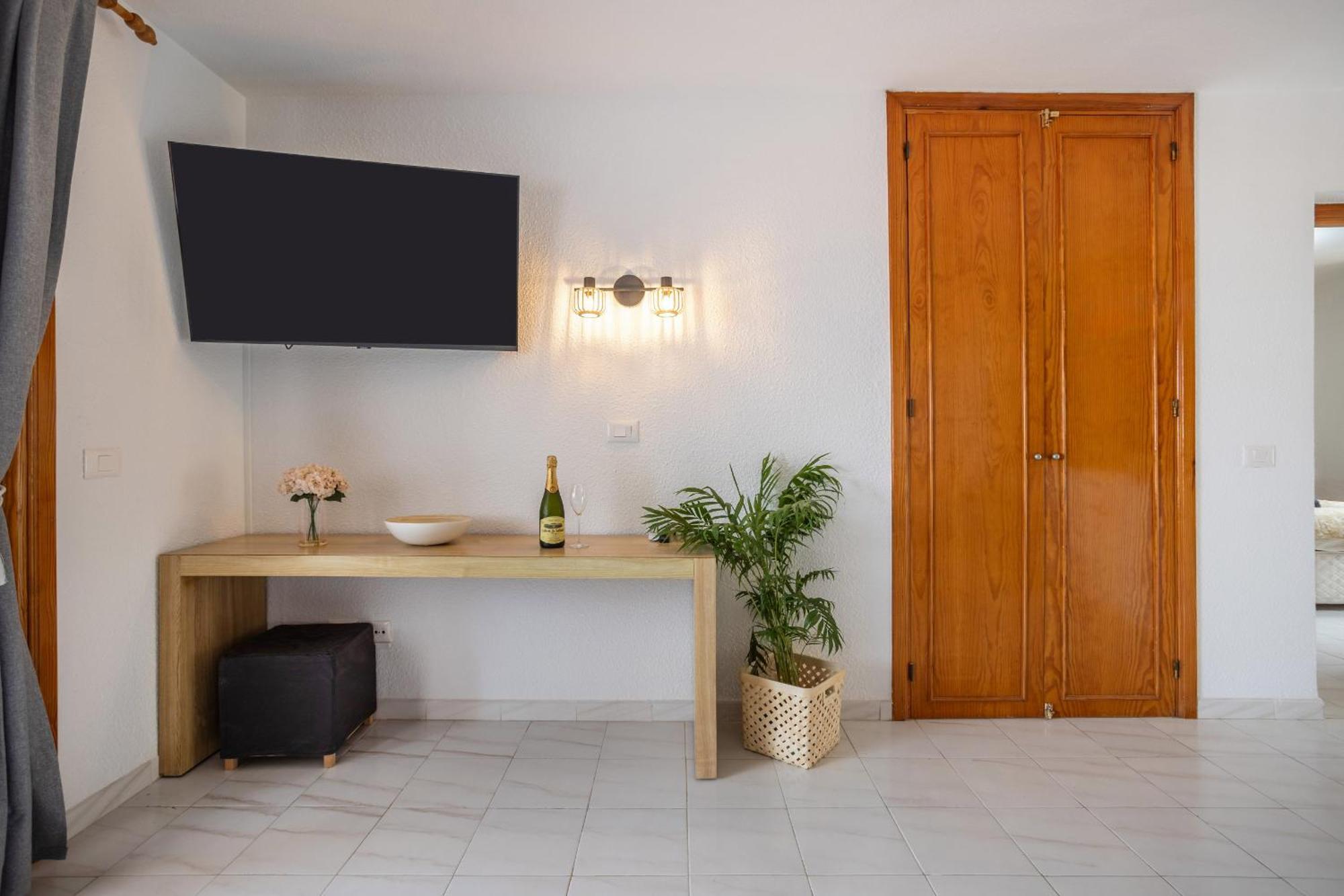 Cozy Port Royal Margot Sunset View Home By Lovetenerife Los Cristianos  Exterior photo